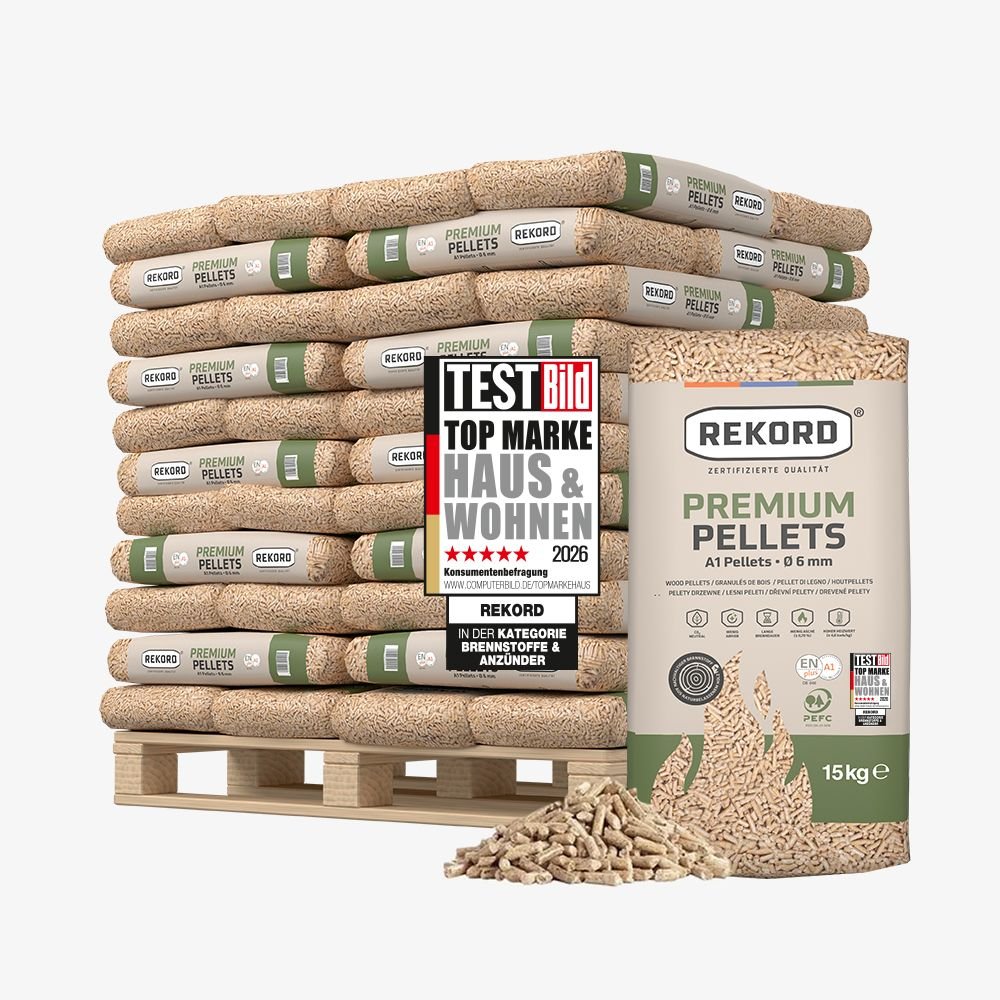 premium-rekord-pellets-a1-sackware-auf-palette-66-x-15-kg-1.jpg Premium REKORD Pellets A1, Sackware auf Palette (66 x 15 kg) – Bild 1